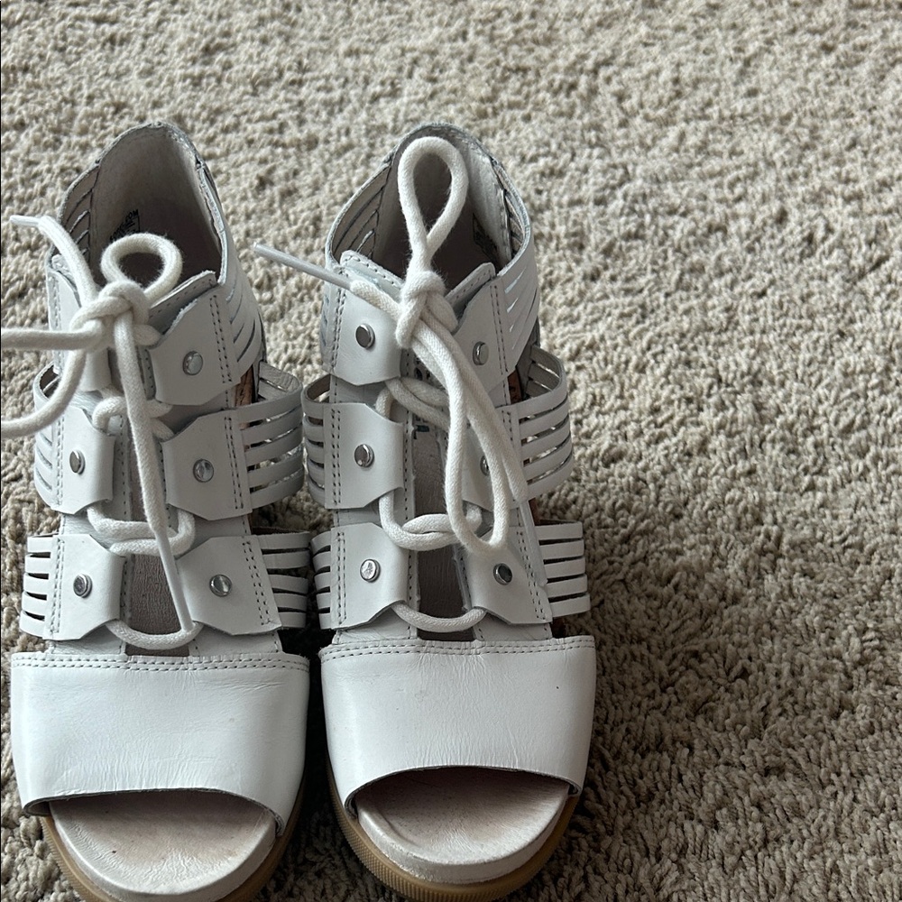 Chick white adult sandals are beautiful and very comfortable